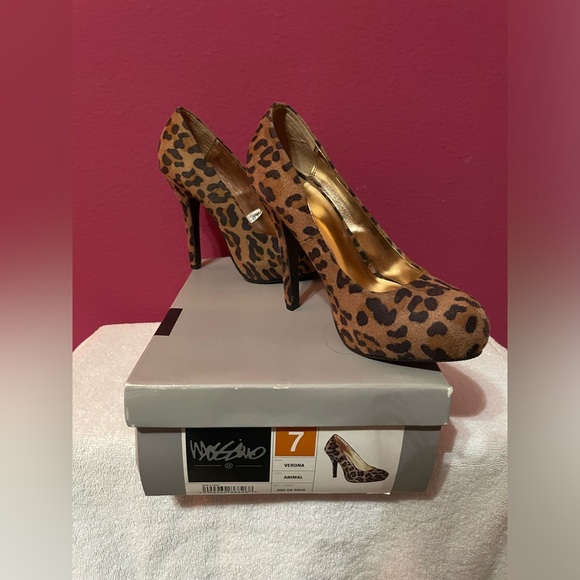 Mossimo Leopard Pumps / Heels - Picture 5 of 10
